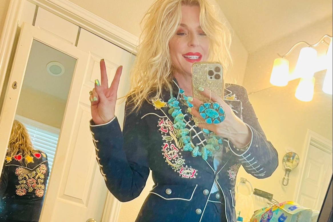 LOVE LOOKS GOOD ON YOU