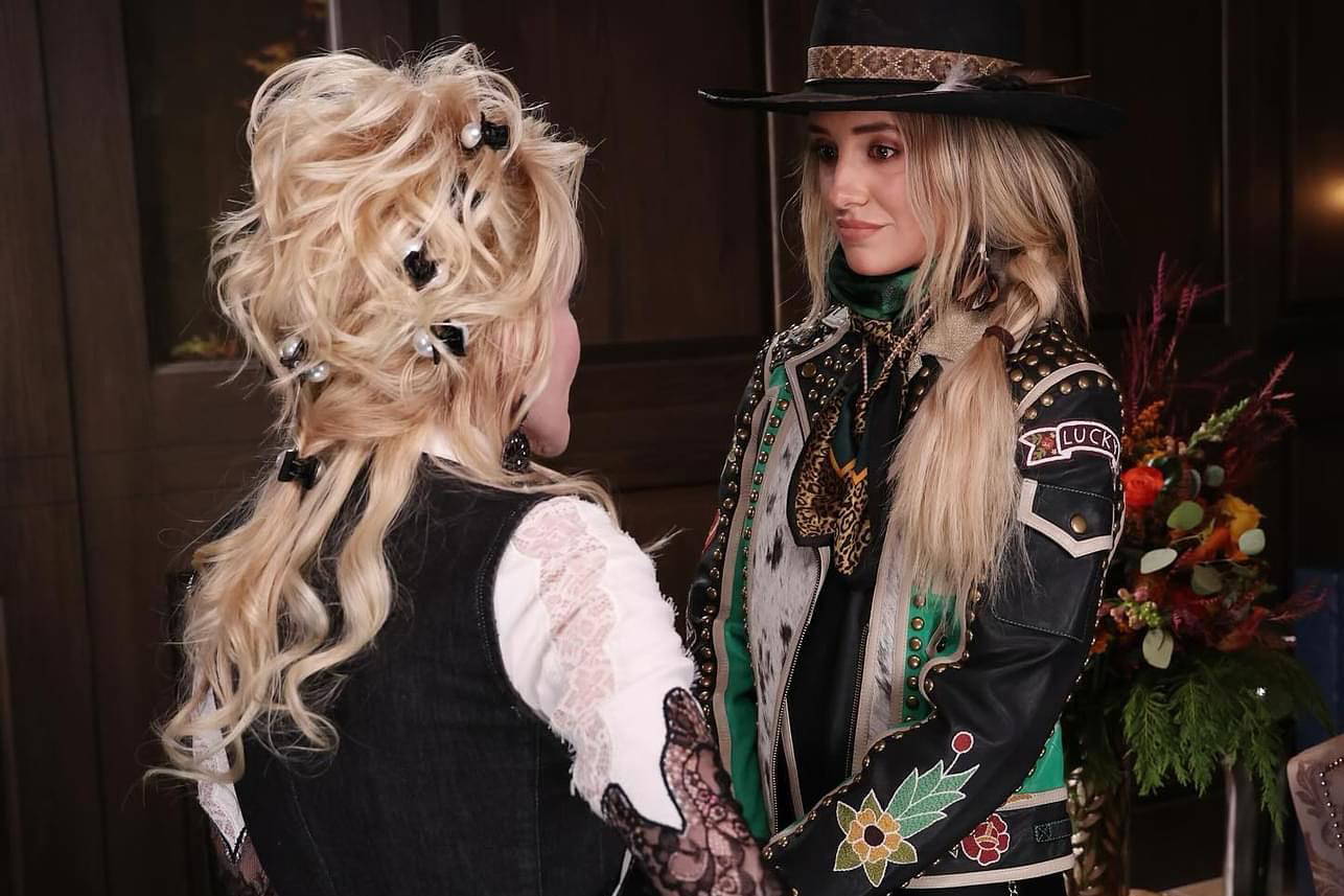 WOULD YA LOOK AT LAINEY?