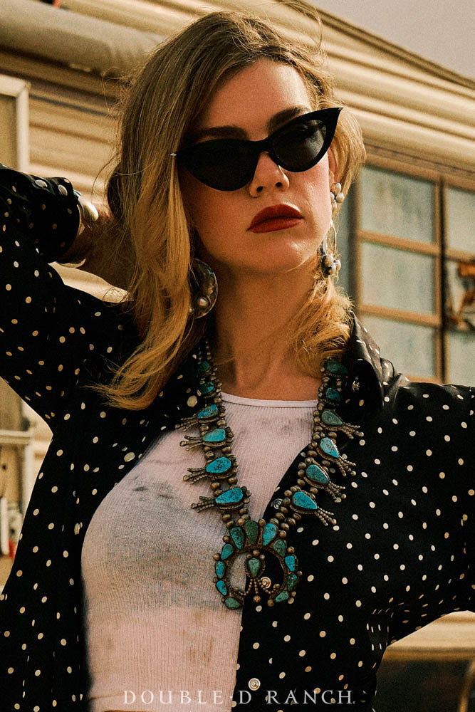 Blouse, Spew